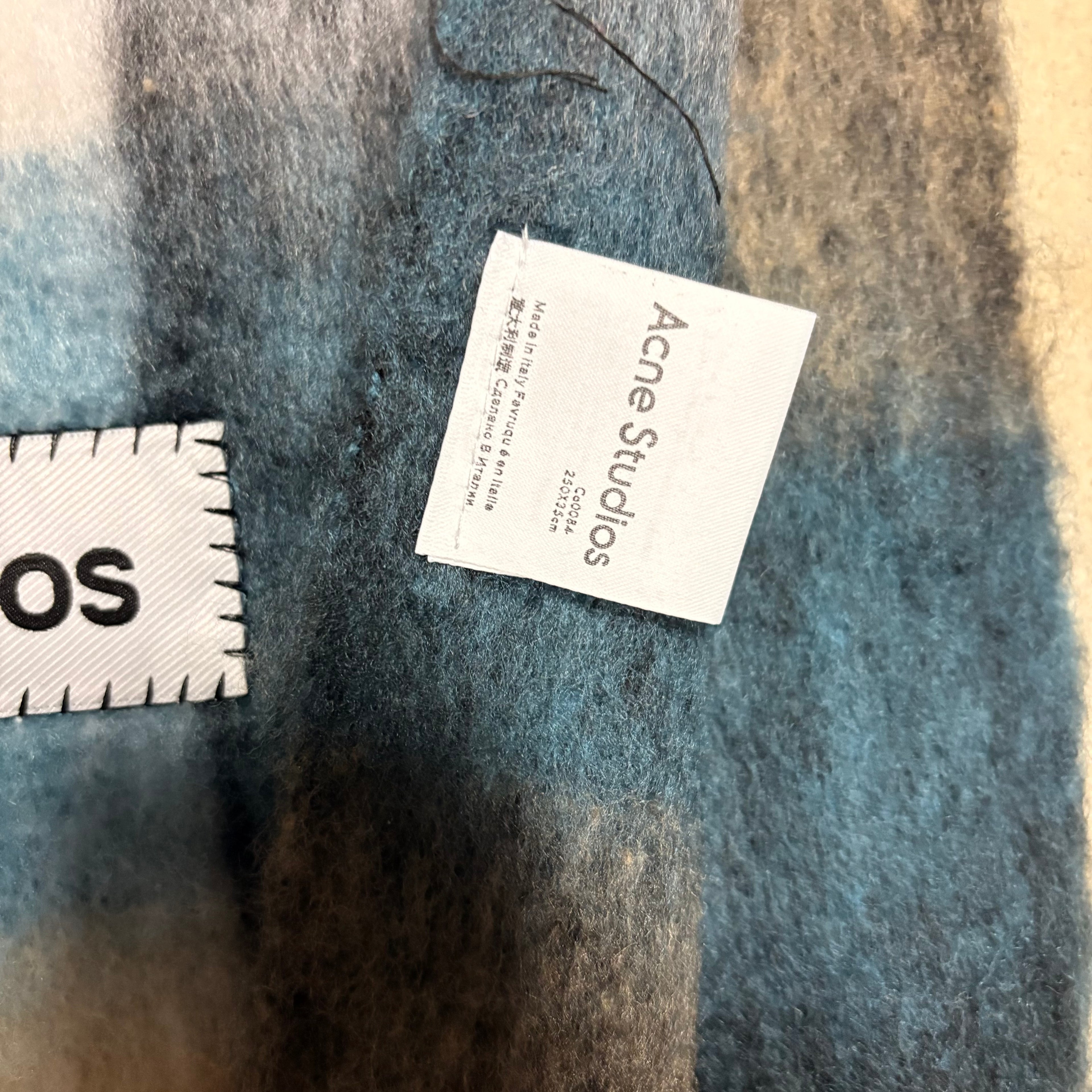 Acne studios MOHAIR SCARF
Blue/beige/black