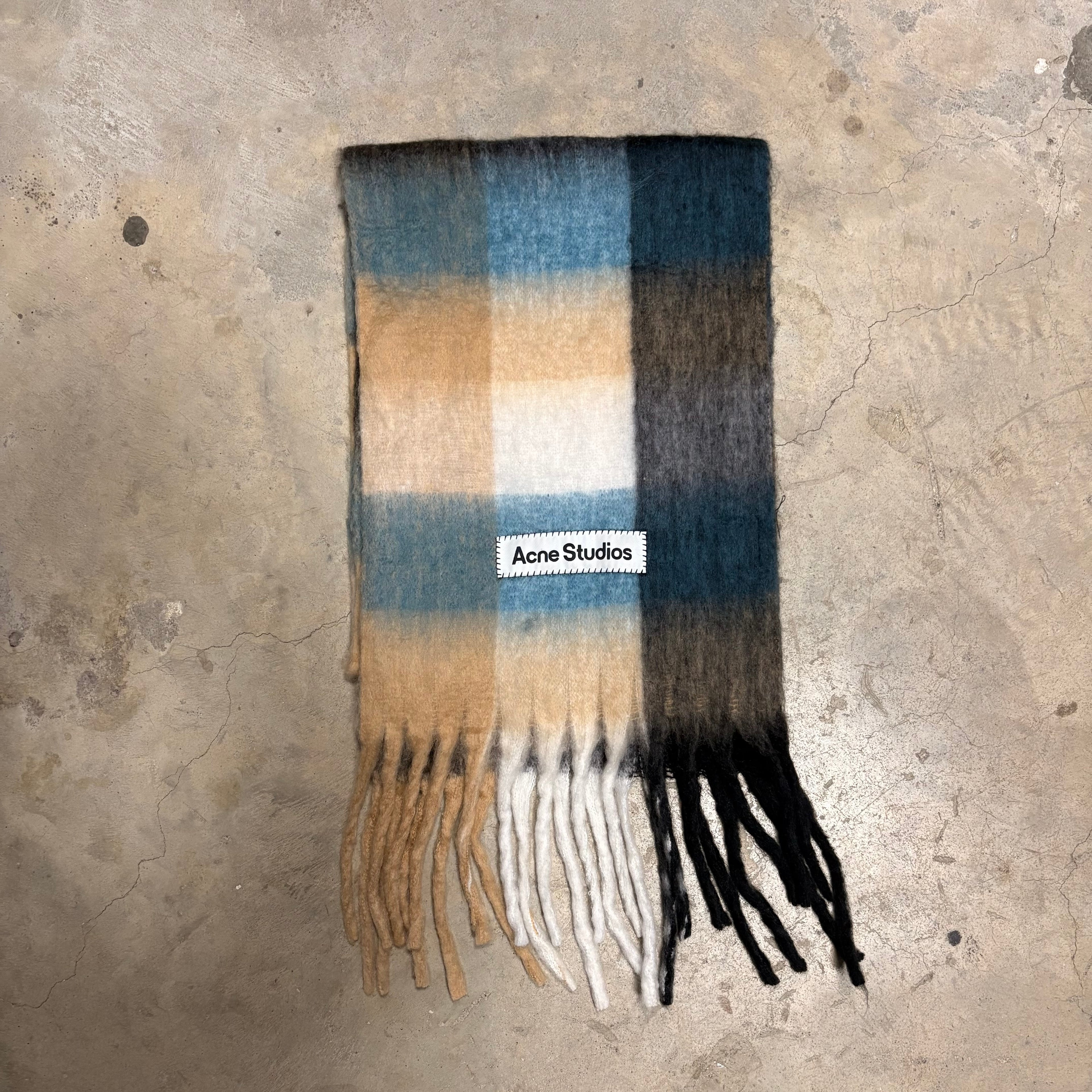 Acne studios MOHAIR SCARF
Blue/beige/black