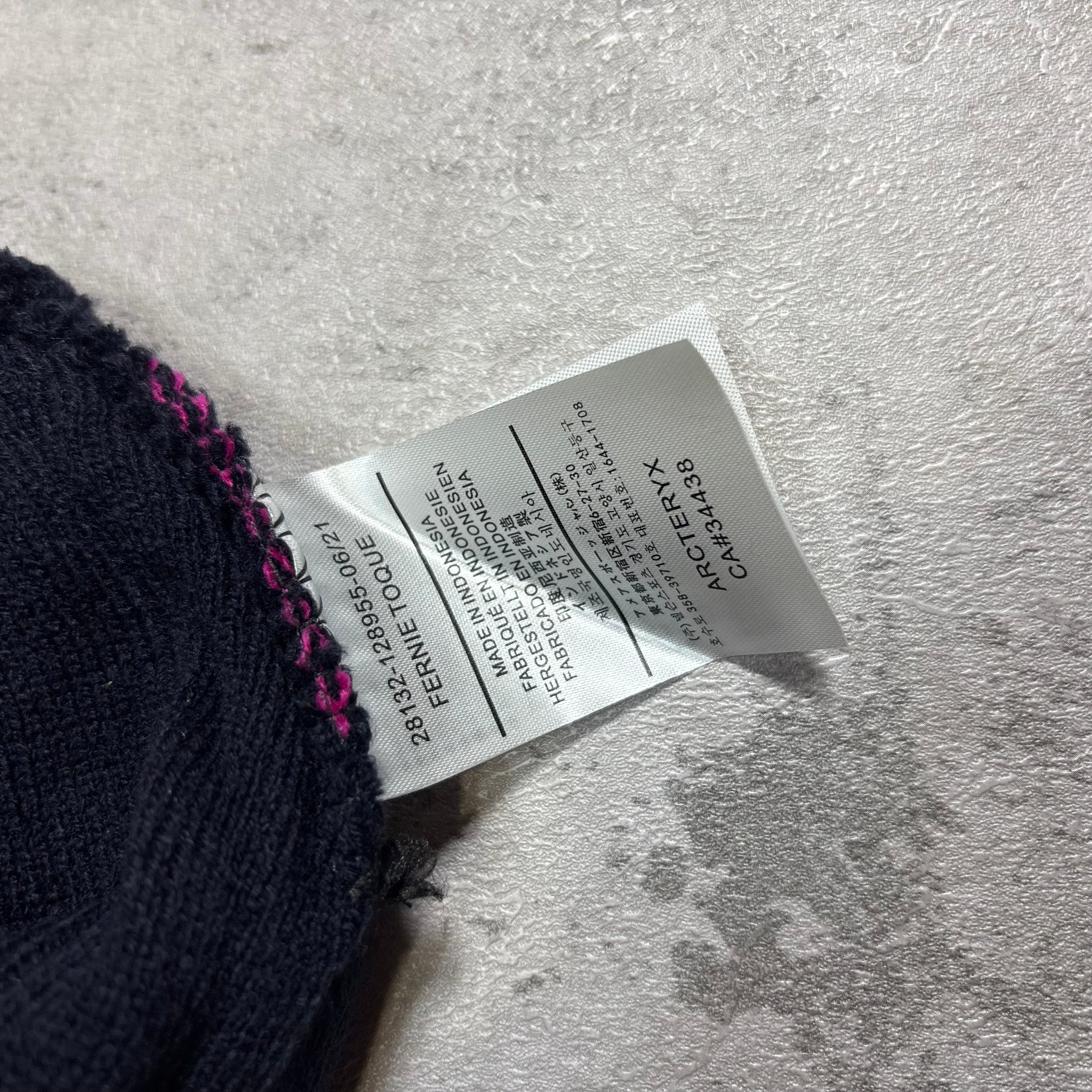 Arc'teryx grotto Beanie black and pink